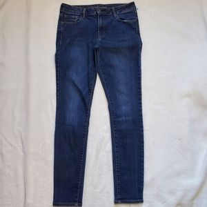 Old Navy women's 8 regular Rockstar mid rise blue stretch Jeans